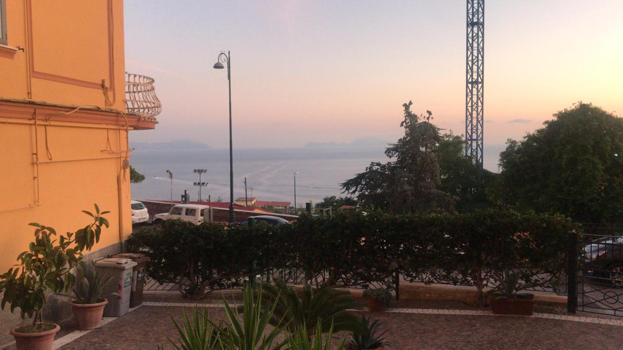 Vomero Guest House Neapel Exterior foto