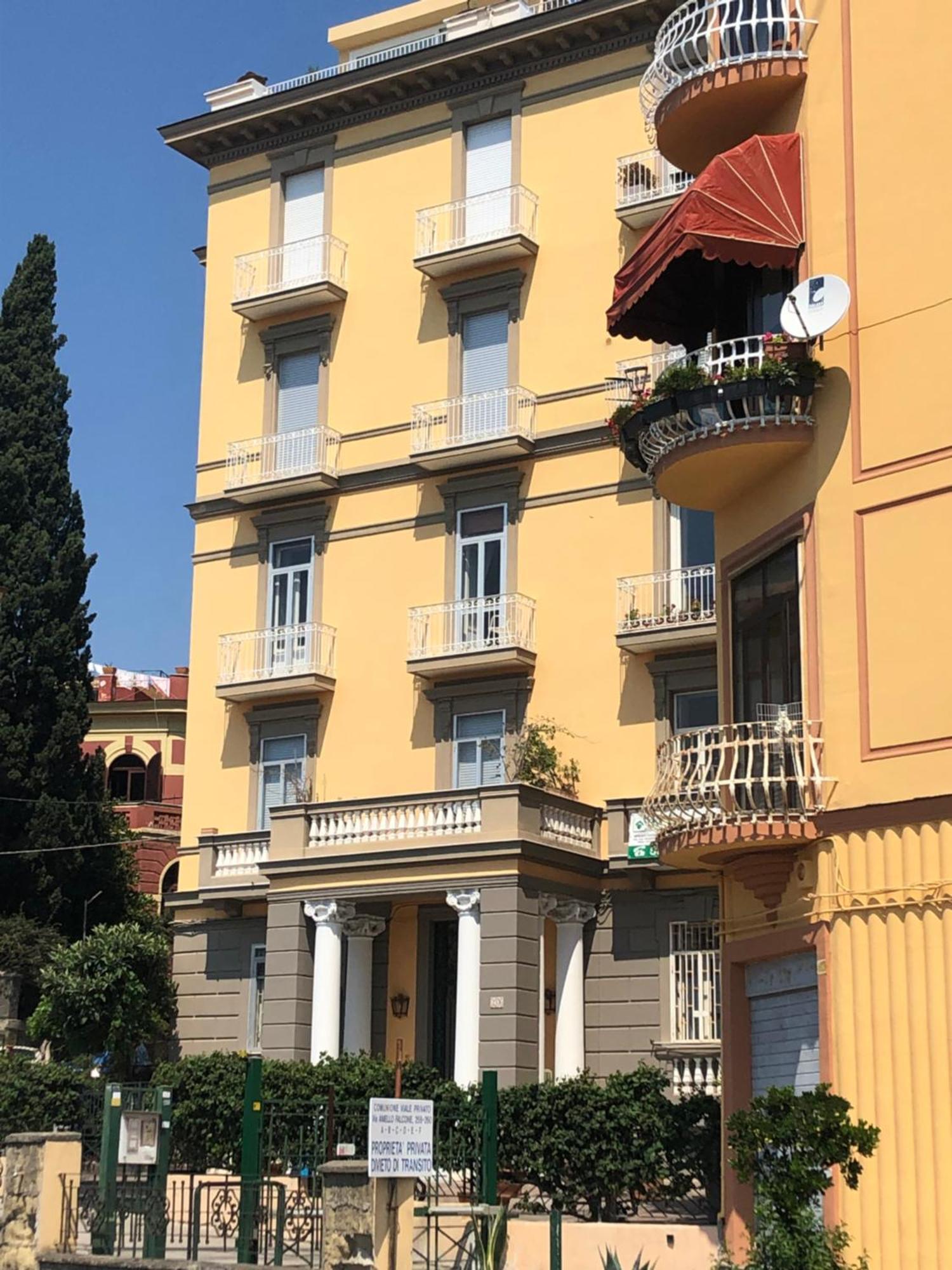 Vomero Guest House Neapel Exterior foto
